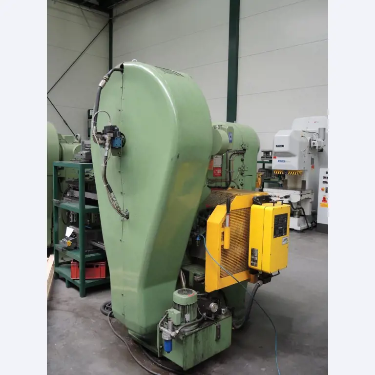 Chapas metálicas e máquinas para trabalhar metais<br><font size="2">Colaboração com Hilco Industrial Acquisitions bv</font><br><img src="/images/hil.png"><br>-12