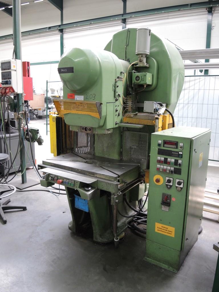 Chapas metálicas e máquinas para trabalhar metais<br><font size="2">Colaboração com Hilco Industrial Acquisitions bv</font><br><img src="/images/hil.png"><br>-1