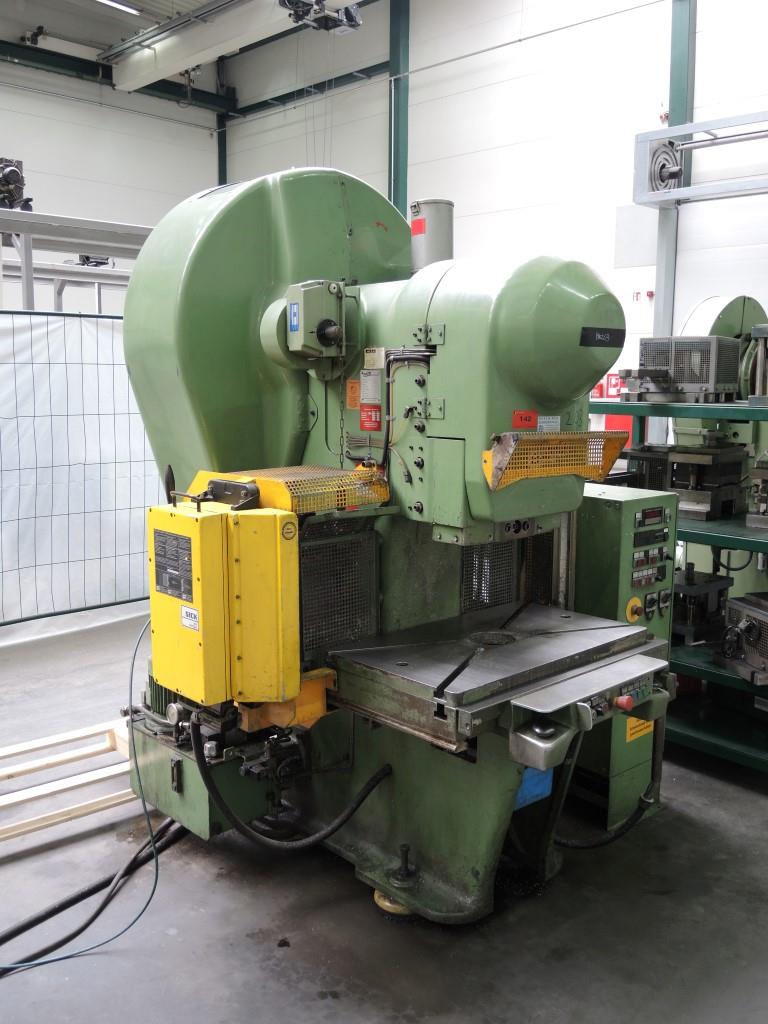 Chapas metálicas e máquinas para trabalhar metais<br><font size="2">Colaboração com Hilco Industrial Acquisitions bv</font><br><img src="/images/hil.png"><br>-6