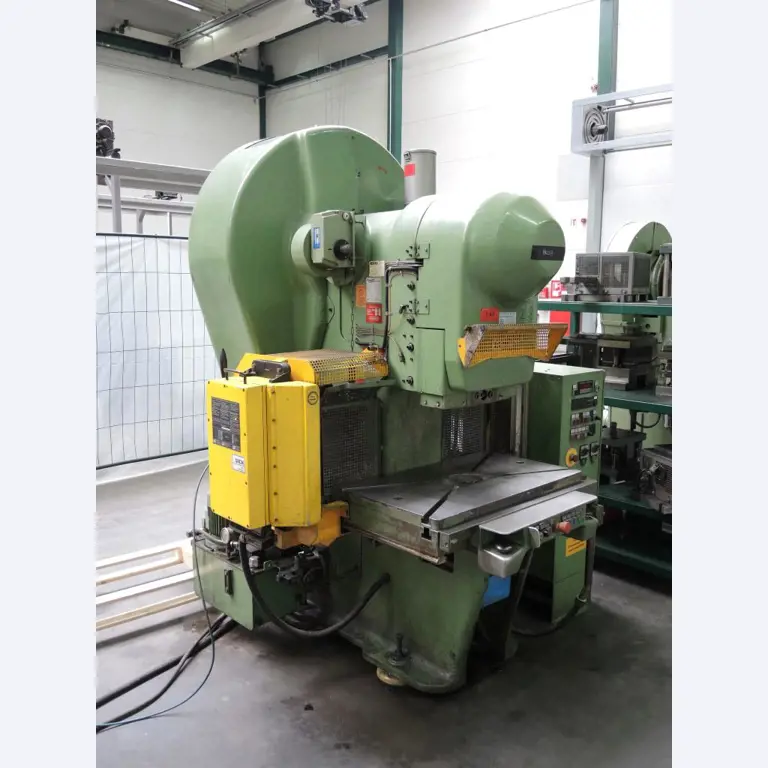 Chapas metálicas e máquinas para trabalhar metais<br><font size="2">Colaboração com Hilco Industrial Acquisitions bv</font><br><img src="/images/hil.png"><br>-6