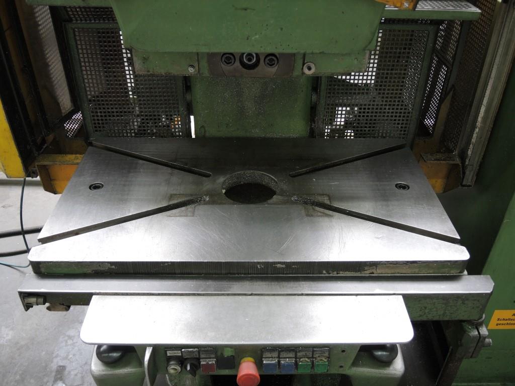 Chapas metálicas e máquinas para trabalhar metais<br><font size="2">Colaboração com Hilco Industrial Acquisitions bv</font><br><img src="/images/hil.png"><br>-7