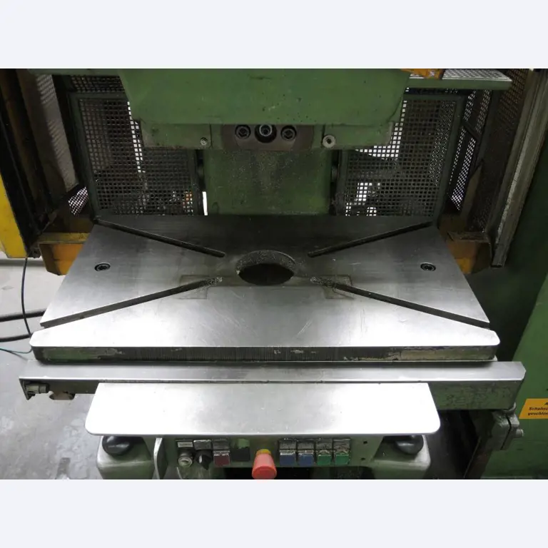 Chapas metálicas e máquinas para trabalhar metais<br><font size="2">Colaboração com Hilco Industrial Acquisitions bv</font><br><img src="/images/hil.png"><br>-7