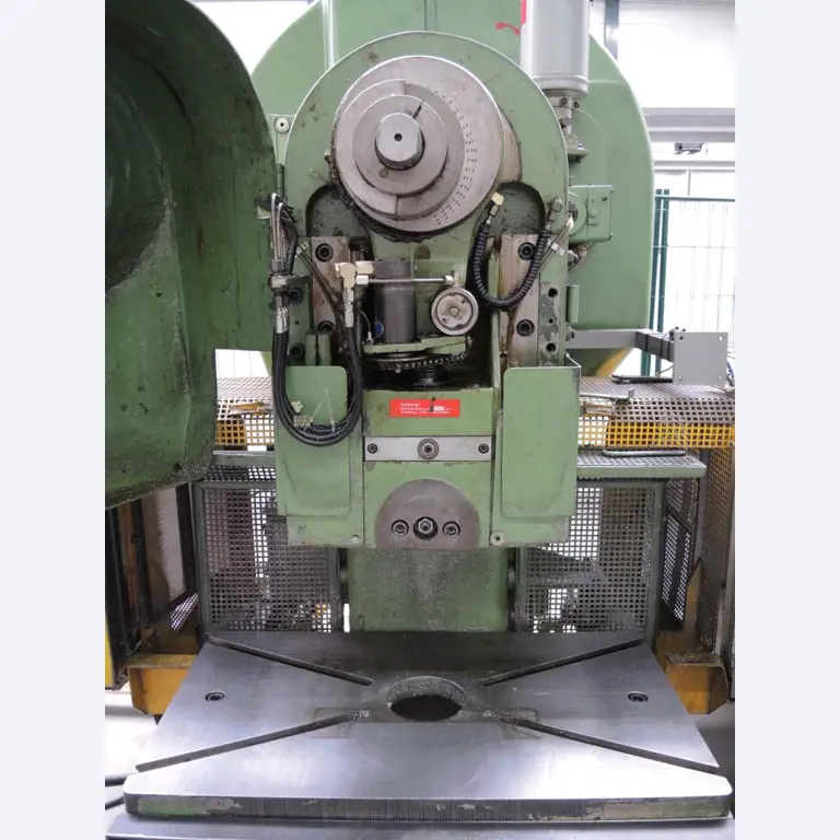 Chapas metálicas e máquinas para trabalhar metais<br><font size="2">Colaboração com Hilco Industrial Acquisitions bv</font><br><img src="/images/hil.png"><br>-8