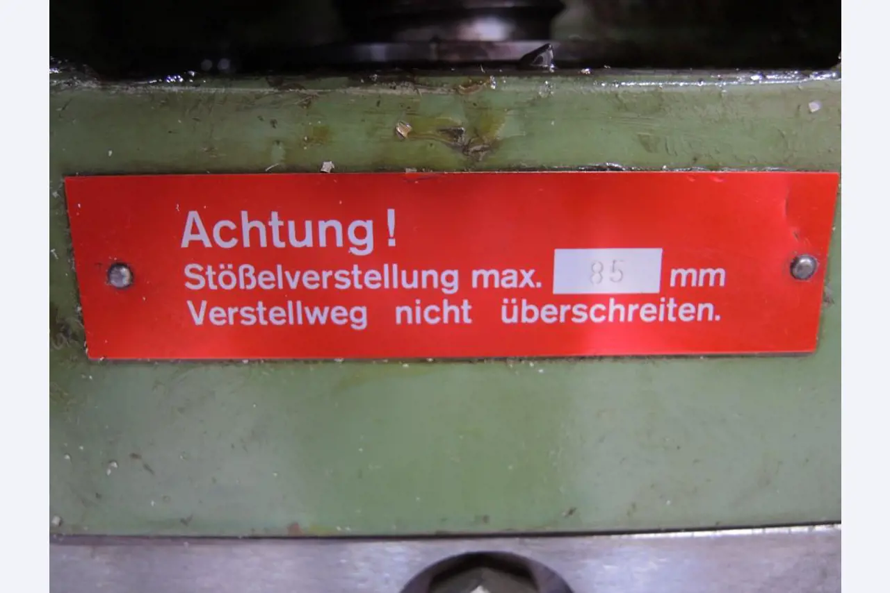 Chapas metálicas e máquinas para trabalhar metais<br><font size="2">Colaboração com Hilco Industrial Acquisitions bv</font><br><img src="/images/hil.png"><br>-9