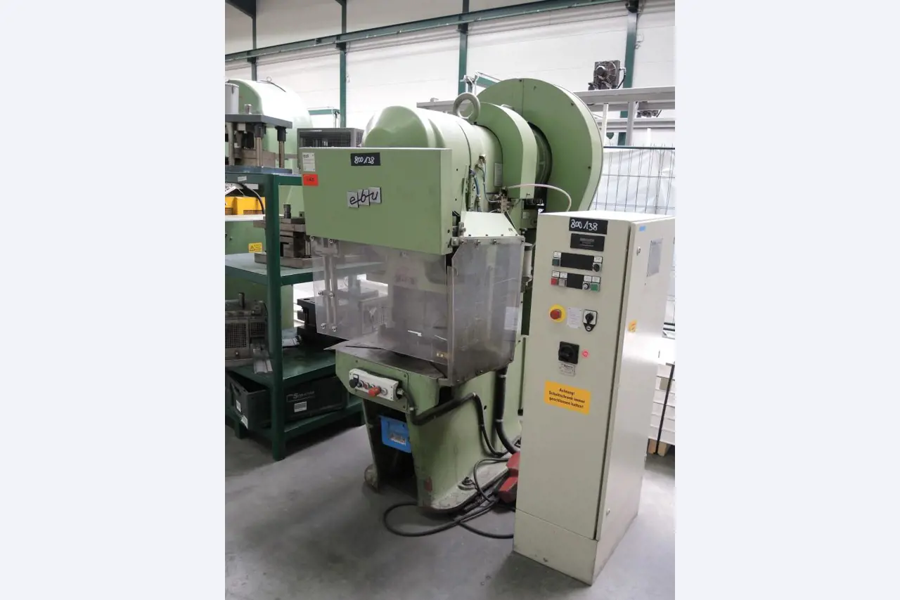 Chapas metálicas e máquinas para trabalhar metais<br><font size="2">Colaboração com Hilco Industrial Acquisitions bv</font><br><img src="/images/hil.png"><br>-1