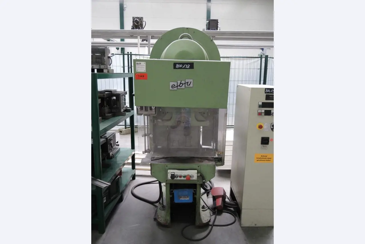 Chapas metálicas e máquinas para trabalhar metais<br><font size="2">Colaboração com Hilco Industrial Acquisitions bv</font><br><img src="/images/hil.png"><br>-2