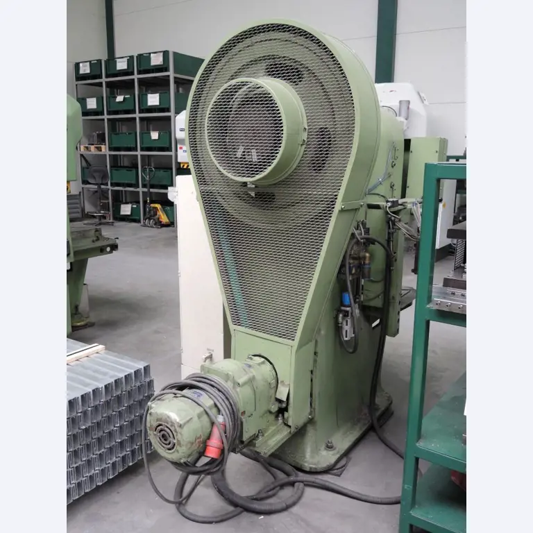 Chapas metálicas e máquinas para trabalhar metais<br><font size="2">Colaboração com Hilco Industrial Acquisitions bv</font><br><img src="/images/hil.png"><br>-3