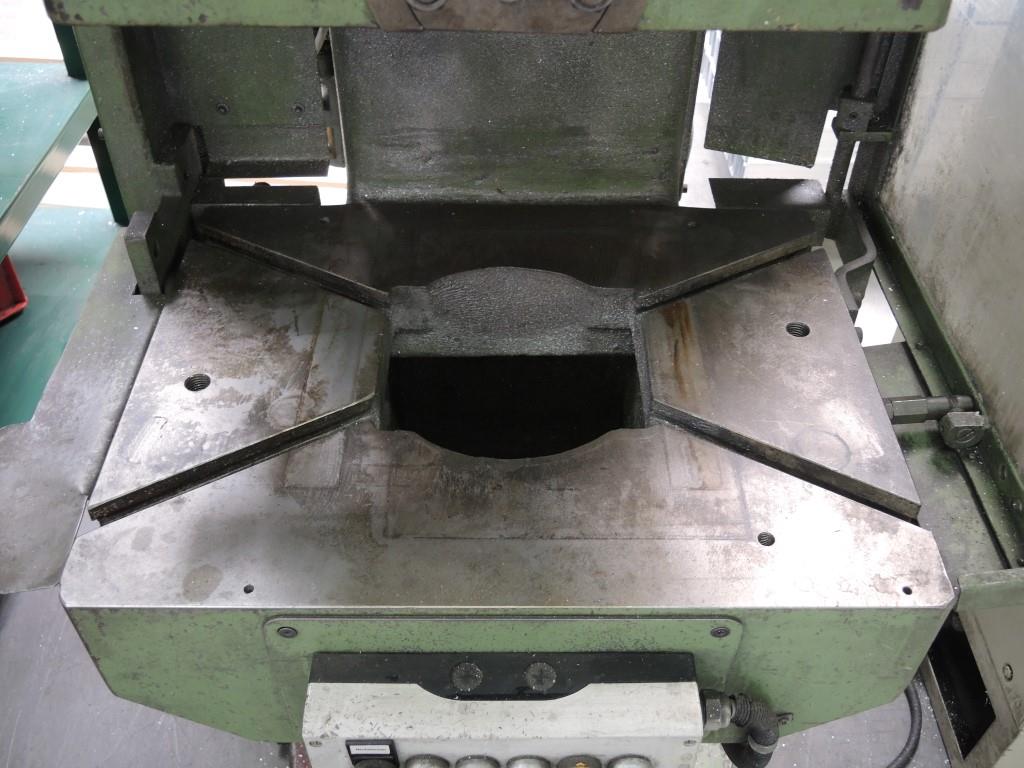 Chapas metálicas e máquinas para trabalhar metais<br><font size="2">Colaboração com Hilco Industrial Acquisitions bv</font><br><img src="/images/hil.png"><br>-4