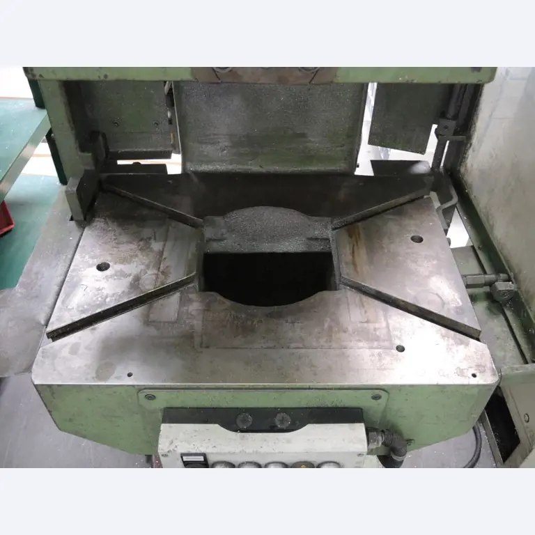 Chapas metálicas e máquinas para trabalhar metais<br><font size="2">Colaboração com Hilco Industrial Acquisitions bv</font><br><img src="/images/hil.png"><br>-4