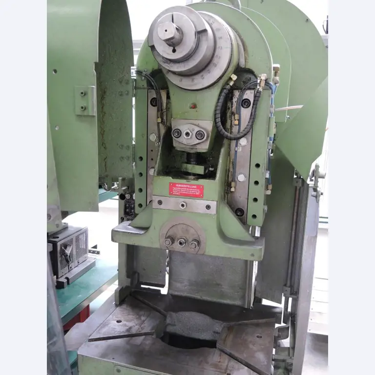 Chapas metálicas e máquinas para trabalhar metais<br><font size="2">Colaboração com Hilco Industrial Acquisitions bv</font><br><img src="/images/hil.png"><br>-5