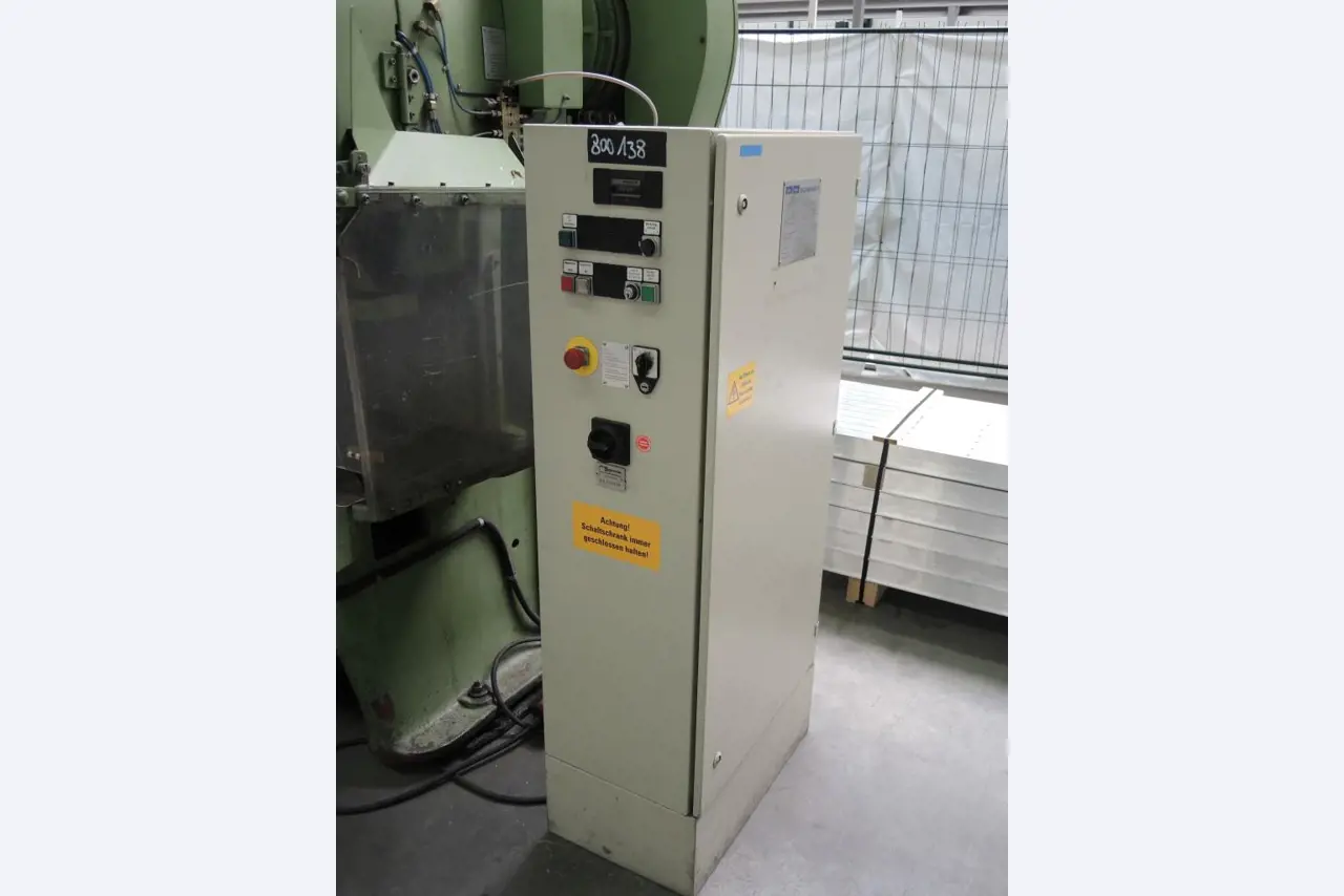 Chapas metálicas e máquinas para trabalhar metais<br><font size="2">Colaboração com Hilco Industrial Acquisitions bv</font><br><img src="/images/hil.png"><br>-6