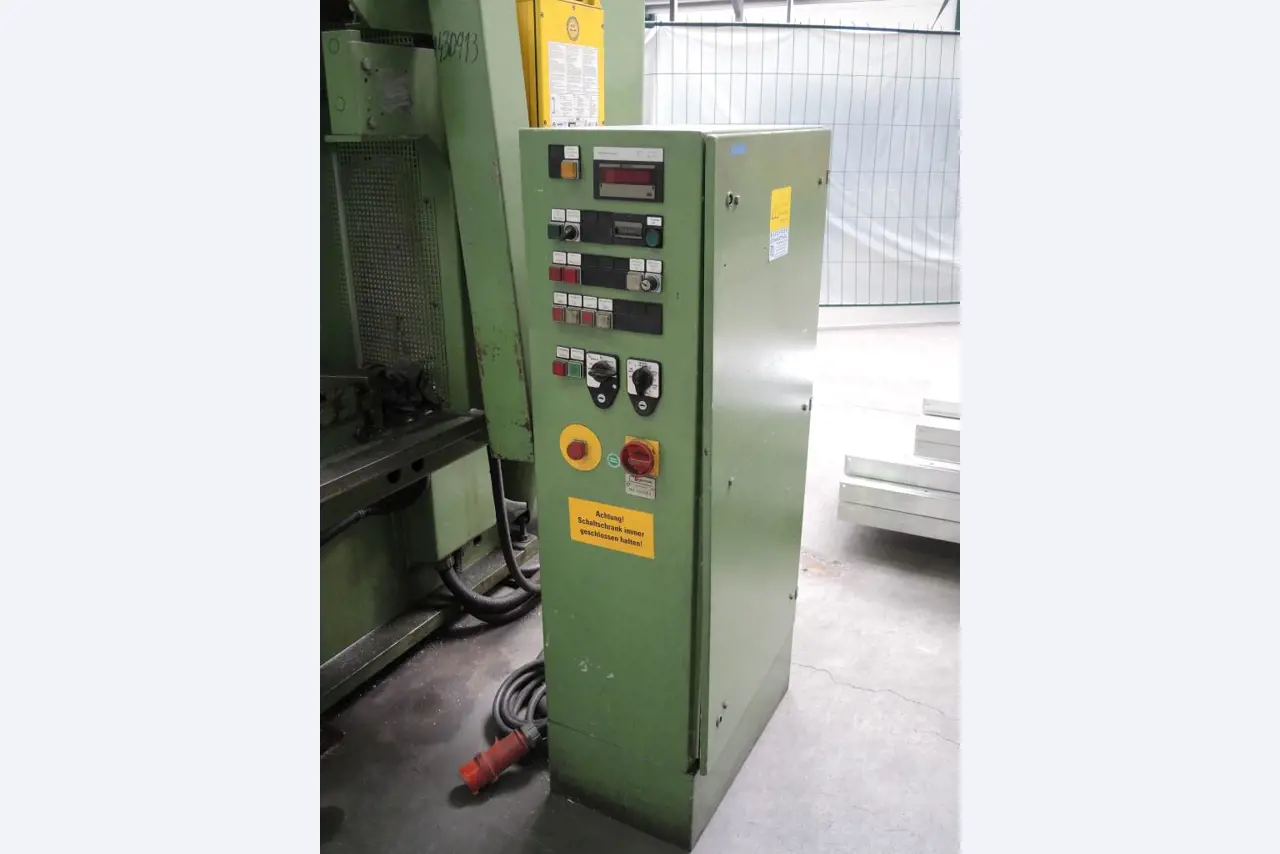 Chapas metálicas e máquinas para trabalhar metais<br><font size="2">Colaboração com Hilco Industrial Acquisitions bv</font><br><img src="/images/hil.png"><br>-10