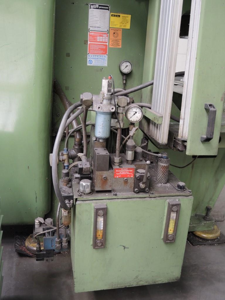 Chapas metálicas e máquinas para trabalhar metais<br><font size="2">Colaboração com Hilco Industrial Acquisitions bv</font><br><img src="/images/hil.png"><br>-11