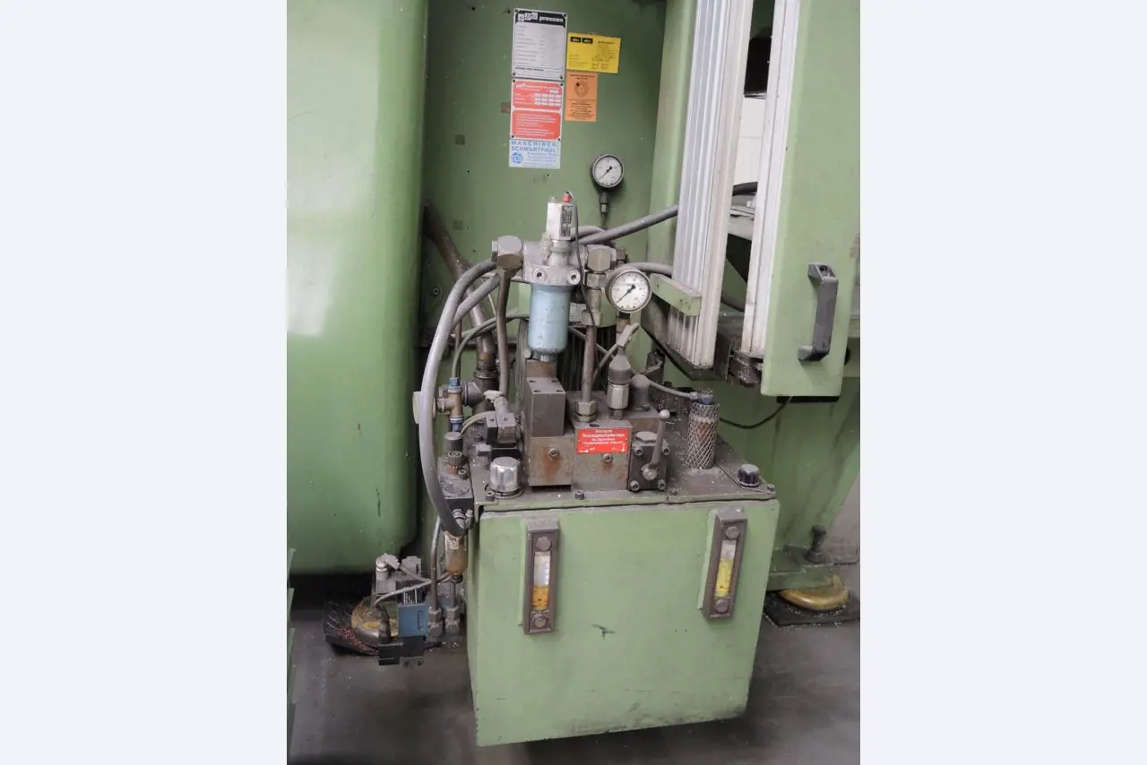 Chapas metálicas e máquinas para trabalhar metais<br><font size="2">Colaboração com Hilco Industrial Acquisitions bv</font><br><img src="/images/hil.png"><br>-11