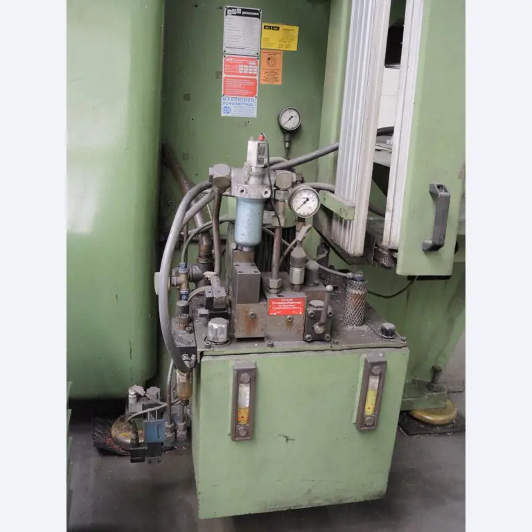 Chapas metálicas e máquinas para trabalhar metais<br><font size="2">Colaboração com Hilco Industrial Acquisitions bv</font><br><img src="/images/hil.png"><br>-11