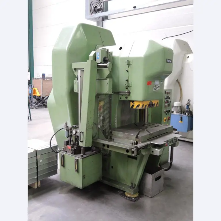 Chapas metálicas e máquinas para trabalhar metais<br><font size="2">Colaboração com Hilco Industrial Acquisitions bv</font><br><img src="/images/hil.png"><br>-5