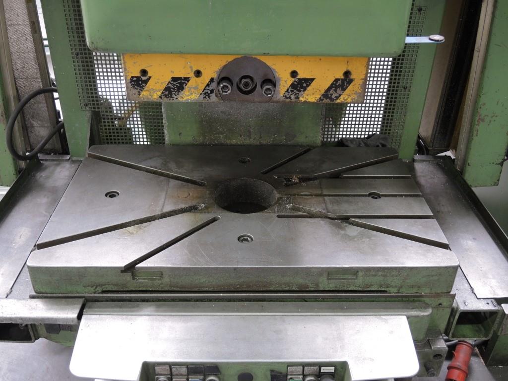 Chapas metálicas e máquinas para trabalhar metais<br><font size="2">Colaboração com Hilco Industrial Acquisitions bv</font><br><img src="/images/hil.png"><br>-7