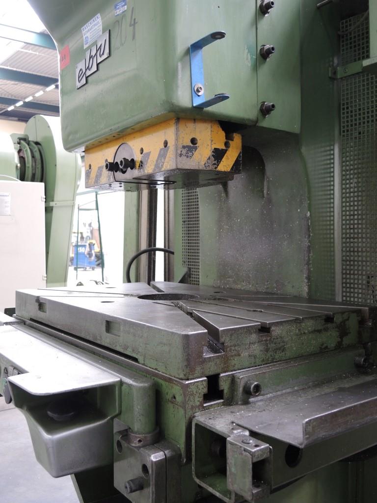 Chapas metálicas e máquinas para trabalhar metais<br><font size="2">Colaboração com Hilco Industrial Acquisitions bv</font><br><img src="/images/hil.png"><br>-9