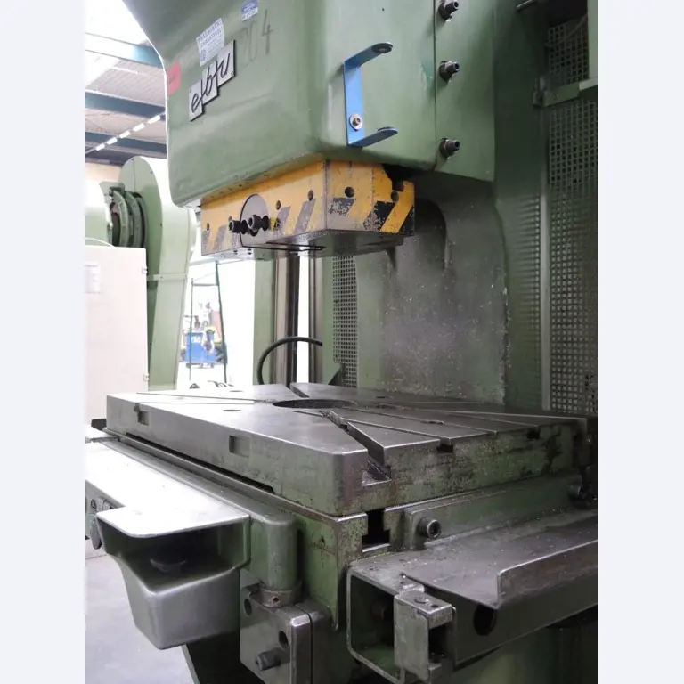 Chapas metálicas e máquinas para trabalhar metais<br><font size="2">Colaboração com Hilco Industrial Acquisitions bv</font><br><img src="/images/hil.png"><br>-9