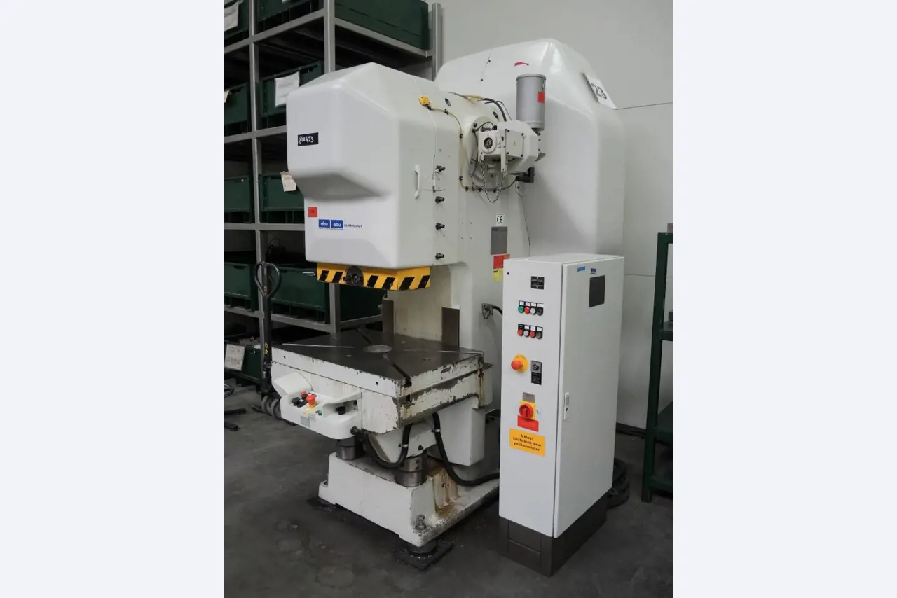 Chapas metálicas e máquinas para trabalhar metais<br><font size="2">Colaboração com Hilco Industrial Acquisitions bv</font><br><img src="/images/hil.png"><br>-1