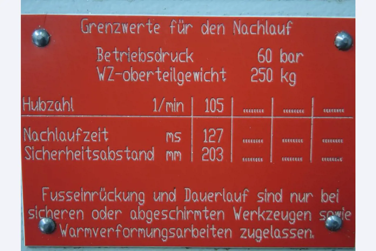 Chapas metálicas e máquinas para trabalhar metais<br><font size="2">Colaboração com Hilco Industrial Acquisitions bv</font><br><img src="/images/hil.png"><br>-2