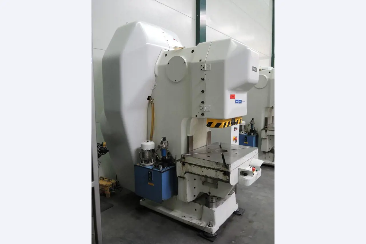 Chapas metálicas e máquinas para trabalhar metais<br><font size="2">Colaboração com Hilco Industrial Acquisitions bv</font><br><img src="/images/hil.png"><br>-4