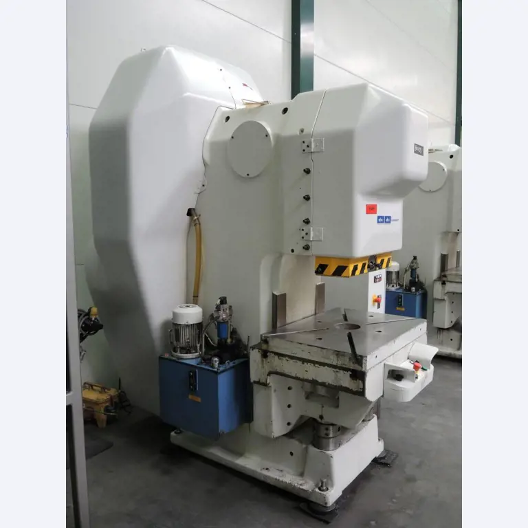 Chapas metálicas e máquinas para trabalhar metais<br><font size="2">Colaboração com Hilco Industrial Acquisitions bv</font><br><img src="/images/hil.png"><br>-4