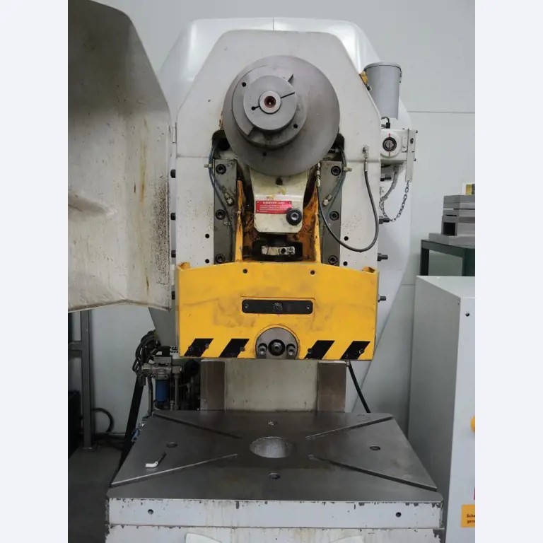 Chapas metálicas e máquinas para trabalhar metais<br><font size="2">Colaboração com Hilco Industrial Acquisitions bv</font><br><img src="/images/hil.png"><br>-6