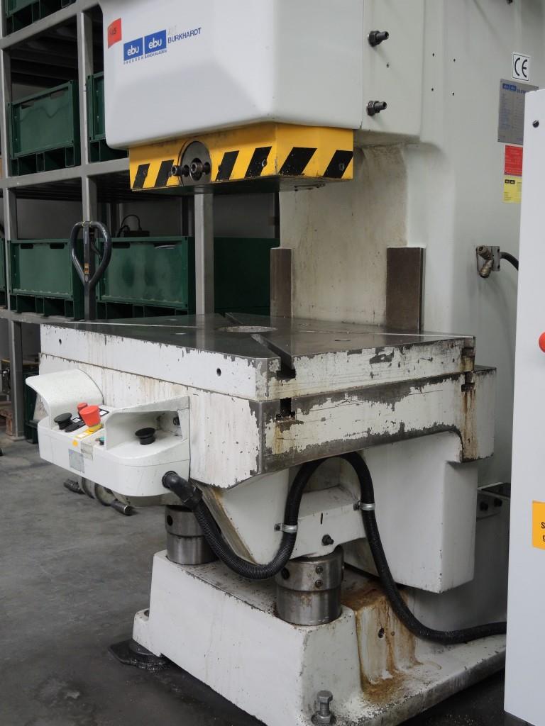 Chapas metálicas e máquinas para trabalhar metais<br><font size="2">Colaboração com Hilco Industrial Acquisitions bv</font><br><img src="/images/hil.png"><br>-7