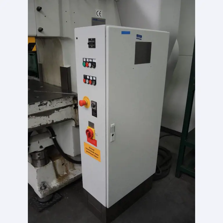 Chapas metálicas e máquinas para trabalhar metais<br><font size="2">Colaboração com Hilco Industrial Acquisitions bv</font><br><img src="/images/hil.png"><br>-9