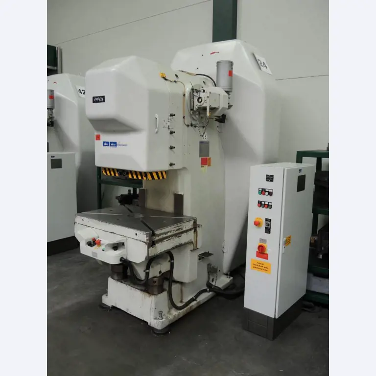 Chapas metálicas e máquinas para trabalhar metais<br><font size="2">Colaboração com Hilco Industrial Acquisitions bv</font><br><img src="/images/hil.png"><br>-1