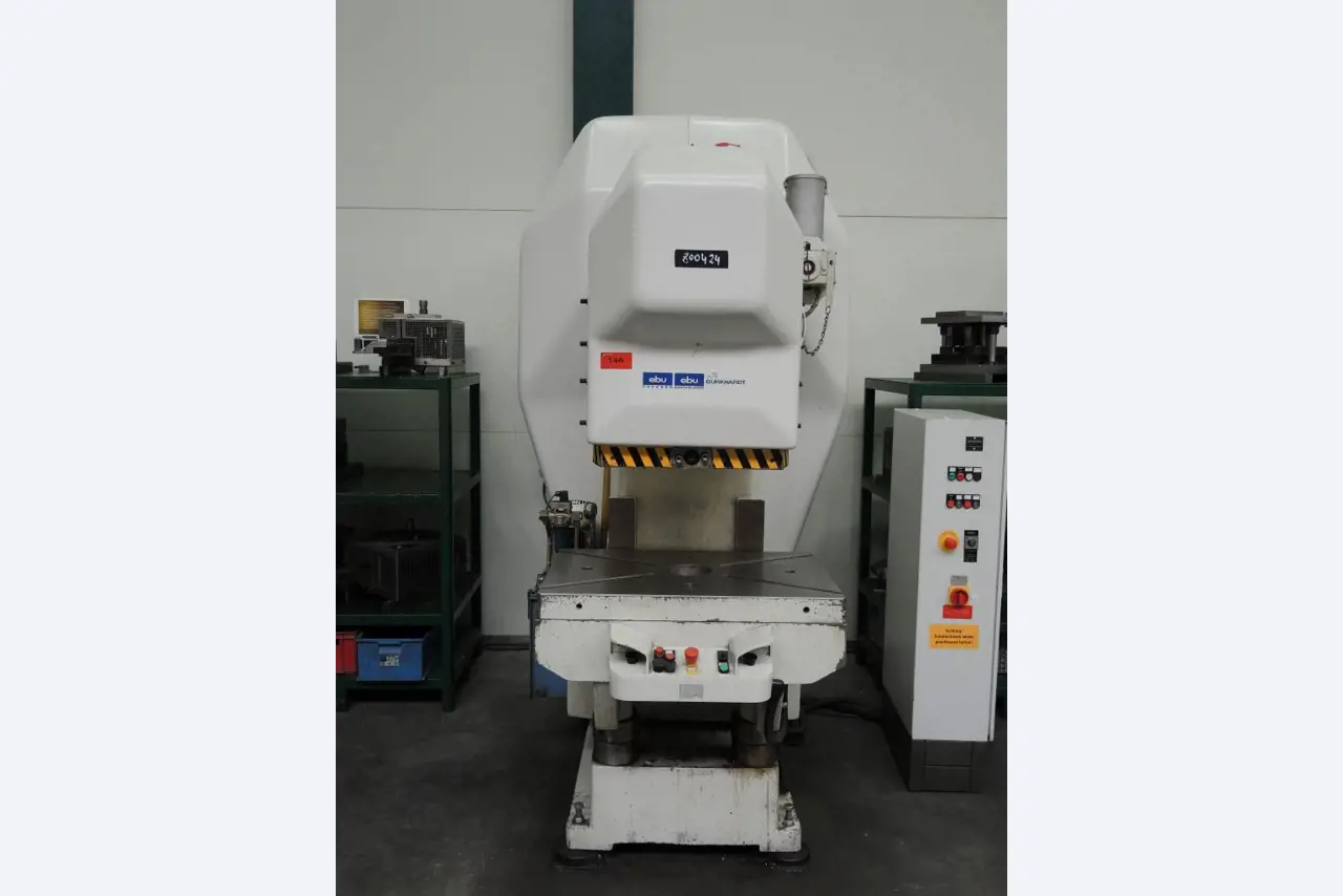 Chapas metálicas e máquinas para trabalhar metais<br><font size="2">Colaboração com Hilco Industrial Acquisitions bv</font><br><img src="/images/hil.png"><br>-3