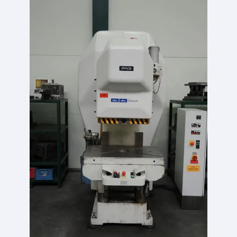 Chapas metálicas e máquinas para trabalhar metais<br><font size="2">Colaboração com Hilco Industrial Acquisitions bv</font><br><img src="/images/hil.png"><br>-3