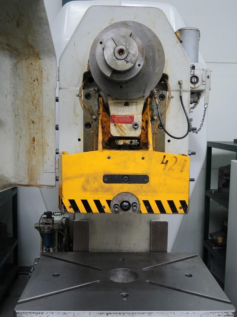 Chapas metálicas e máquinas para trabalhar metais<br><font size="2">Colaboração com Hilco Industrial Acquisitions bv</font><br><img src="/images/hil.png"><br>-6