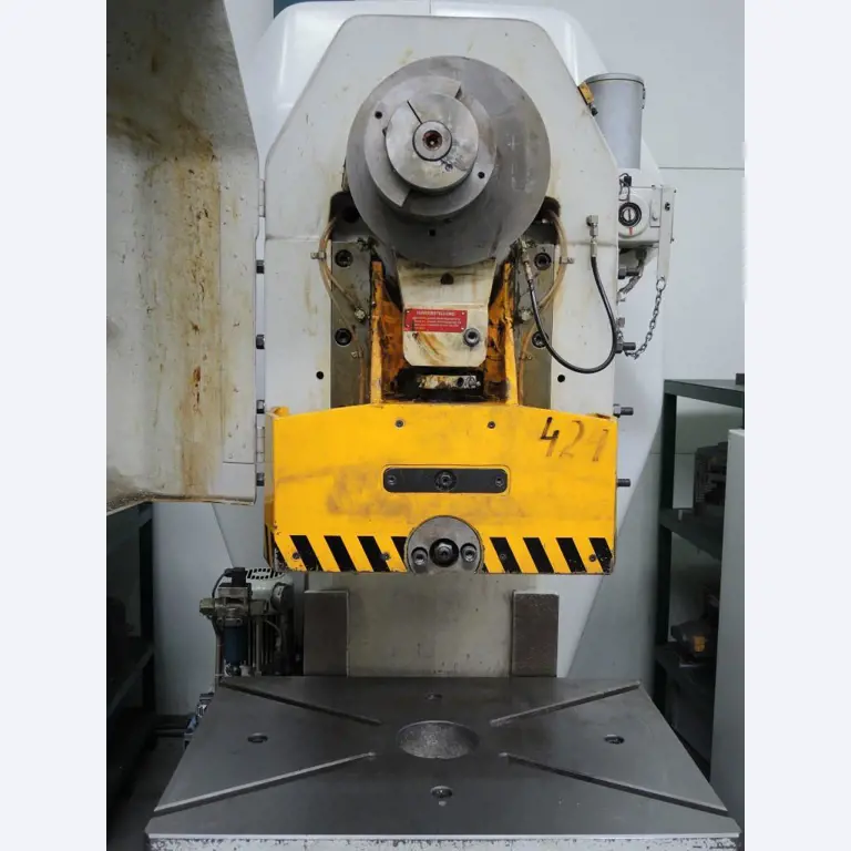 Chapas metálicas e máquinas para trabalhar metais<br><font size="2">Colaboração com Hilco Industrial Acquisitions bv</font><br><img src="/images/hil.png"><br>-6