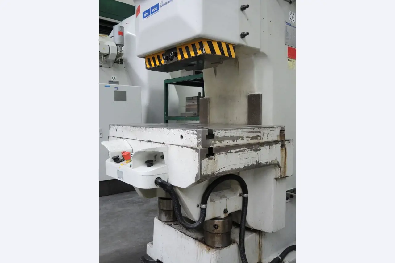 Chapas metálicas e máquinas para trabalhar metais<br><font size="2">Colaboração com Hilco Industrial Acquisitions bv</font><br><img src="/images/hil.png"><br>-7