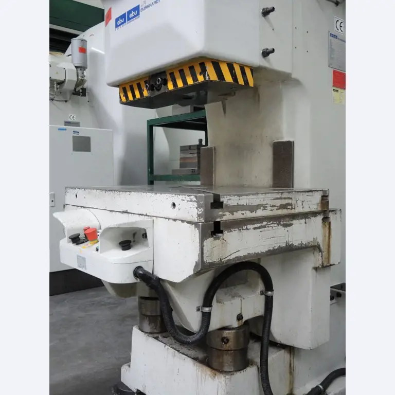 Chapas metálicas e máquinas para trabalhar metais<br><font size="2">Colaboração com Hilco Industrial Acquisitions bv</font><br><img src="/images/hil.png"><br>-7