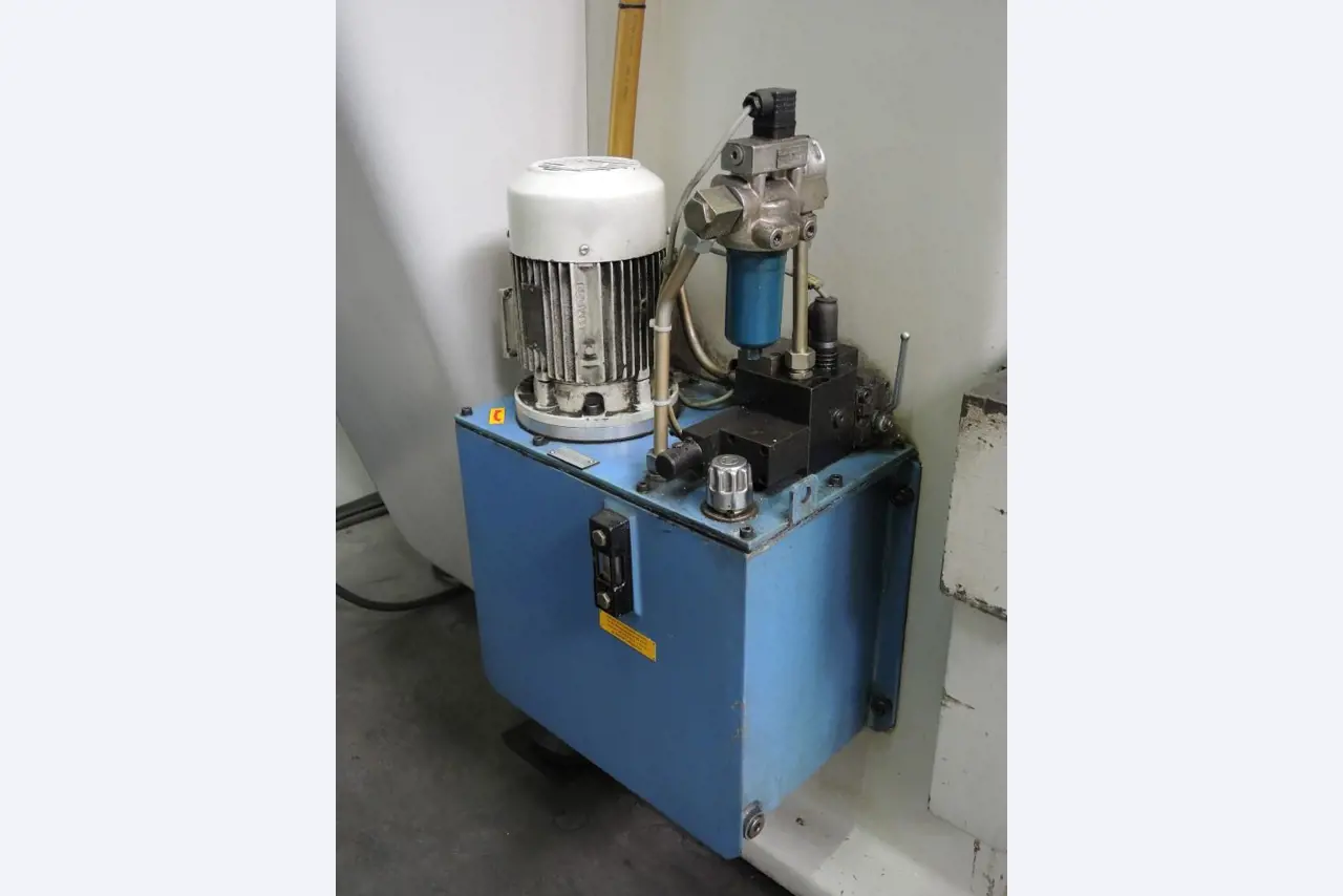 Chapas metálicas e máquinas para trabalhar metais<br><font size="2">Colaboração com Hilco Industrial Acquisitions bv</font><br><img src="/images/hil.png"><br>-8