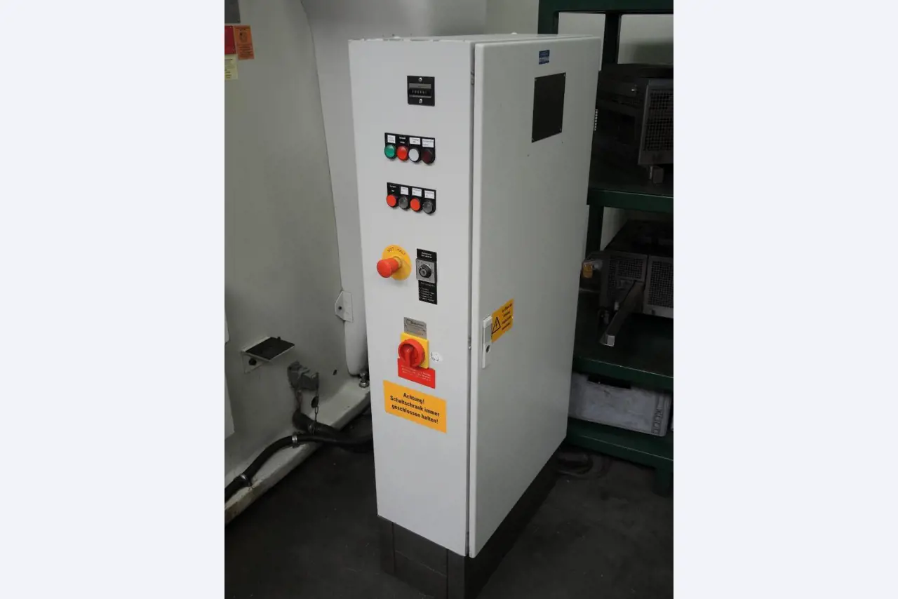 Chapas metálicas e máquinas para trabalhar metais<br><font size="2">Colaboração com Hilco Industrial Acquisitions bv</font><br><img src="/images/hil.png"><br>-9