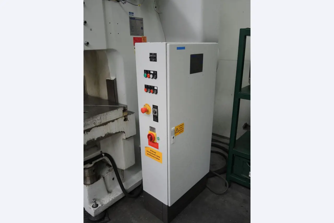 Chapas metálicas e máquinas para trabalhar metais<br><font size="2">Colaboração com Hilco Industrial Acquisitions bv</font><br><img src="/images/hil.png"><br>-10