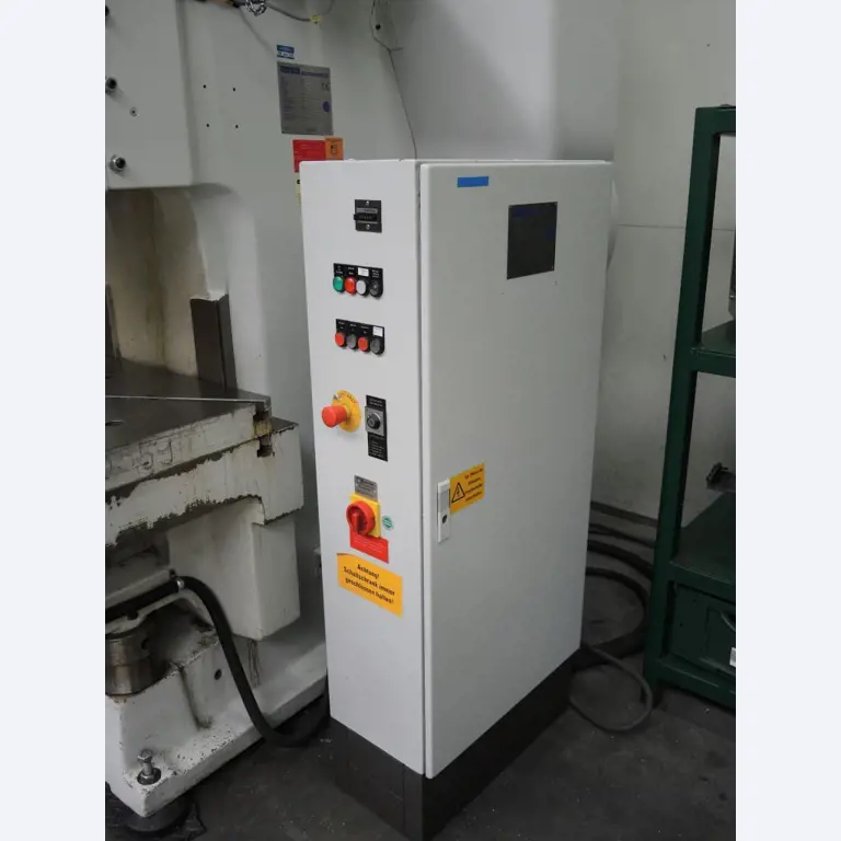 Chapas metálicas e máquinas para trabalhar metais<br><font size="2">Colaboração com Hilco Industrial Acquisitions bv</font><br><img src="/images/hil.png"><br>-10