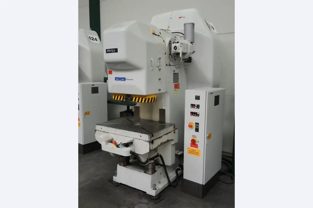 Chapas metálicas e máquinas para trabalhar metais<br><font size="2">Colaboração com Hilco Industrial Acquisitions bv</font><br><img src="/images/hil.png"><br>-1