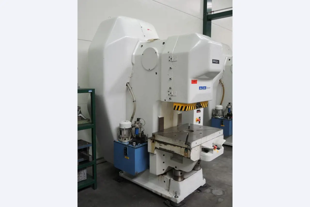 Chapas metálicas e máquinas para trabalhar metais<br><font size="2">Colaboração com Hilco Industrial Acquisitions bv</font><br><img src="/images/hil.png"><br>-5