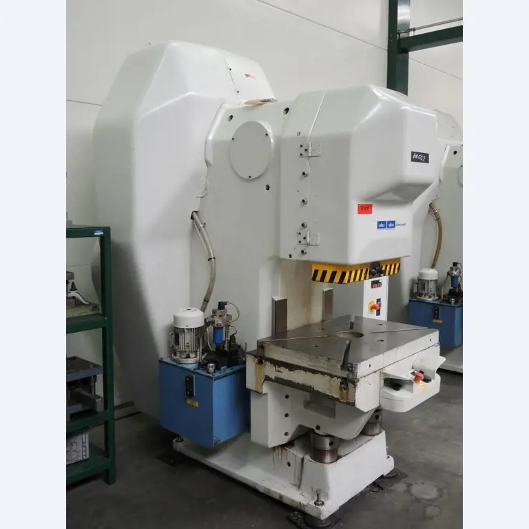 Chapas metálicas e máquinas para trabalhar metais<br><font size="2">Colaboração com Hilco Industrial Acquisitions bv</font><br><img src="/images/hil.png"><br>-5