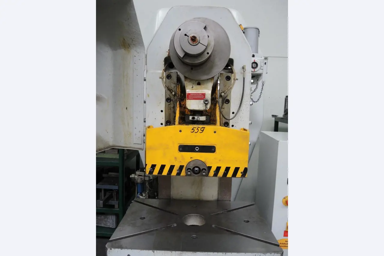 Chapas metálicas e máquinas para trabalhar metais<br><font size="2">Colaboração com Hilco Industrial Acquisitions bv</font><br><img src="/images/hil.png"><br>-7