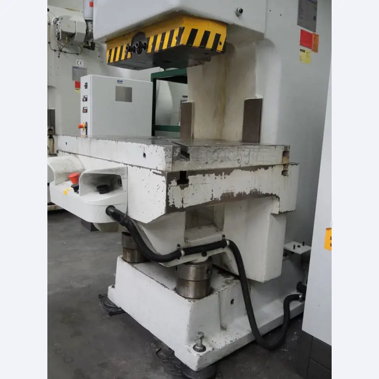 Chapas metálicas e máquinas para trabalhar metais<br><font size="2">Colaboração com Hilco Industrial Acquisitions bv</font><br><img src="/images/hil.png"><br>-8