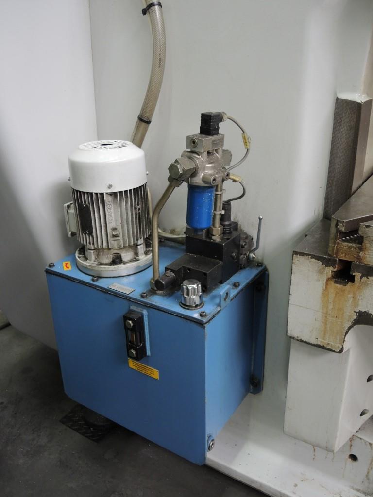 Chapas metálicas e máquinas para trabalhar metais<br><font size="2">Colaboração com Hilco Industrial Acquisitions bv</font><br><img src="/images/hil.png"><br>-9