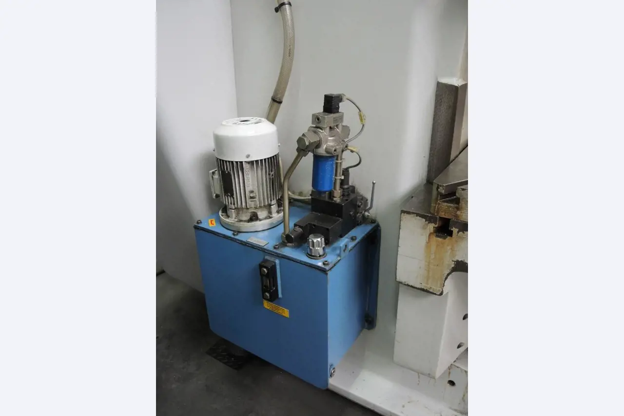 Chapas metálicas e máquinas para trabalhar metais<br><font size="2">Colaboração com Hilco Industrial Acquisitions bv</font><br><img src="/images/hil.png"><br>-9