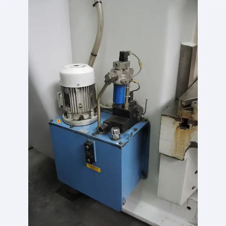 Chapas metálicas e máquinas para trabalhar metais<br><font size="2">Colaboração com Hilco Industrial Acquisitions bv</font><br><img src="/images/hil.png"><br>-9