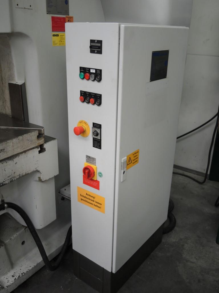 Chapas metálicas e máquinas para trabalhar metais<br><font size="2">Colaboração com Hilco Industrial Acquisitions bv</font><br><img src="/images/hil.png"><br>-10